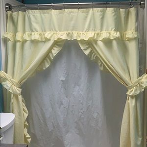 Vintage tie-back yellow decorative shower curtain